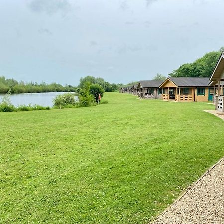 Tufty Lodge, Lake Pochard Lodge 9 South Cerney Ngoại thất bức ảnh